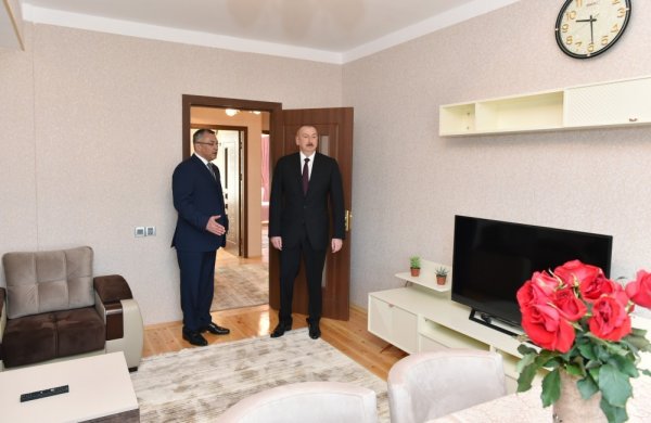 İlham Əliyev yeni yaşayış kompleksinin açılışında - FOTOLAR İlham Əliyev yeni yaşayış kompleksinin açılışında - FOTOLAR