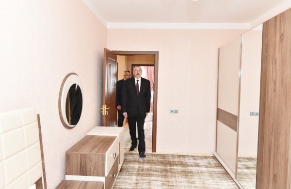 İlham Əliyev yeni yaşayış kompleksinin açılışında - FOTOLAR İlham Əliyev yeni yaşayış kompleksinin açılışında - FOTOLAR
