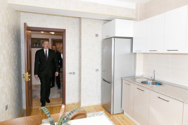 İlham Əliyev yeni yaşayış kompleksinin açılışında - FOTOLAR İlham Əliyev yeni yaşayış kompleksinin açılışında - FOTOLAR
