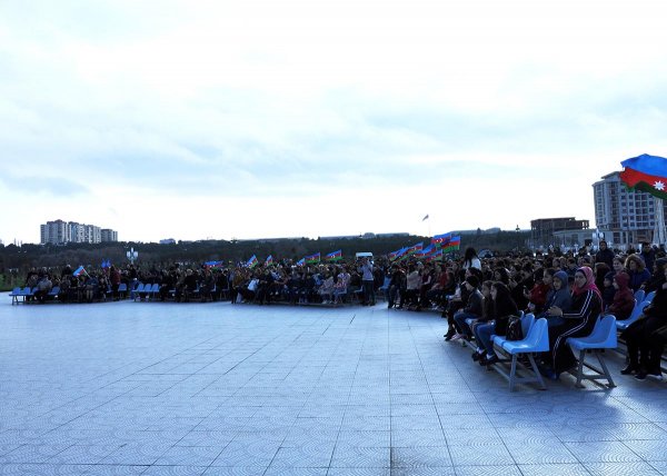 10 milyonuncu sakinə görə Sumqayıt bulvarında konsert oldu – FOTO