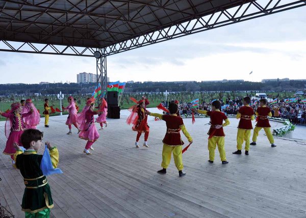 10 milyonuncu sakinə görə Sumqayıt bulvarında konsert oldu – FOTO
