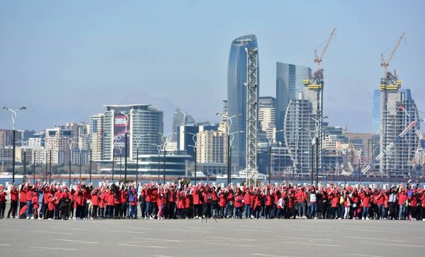 Azərbaycan 10 milyon - FOTO Azərbaycan 10 milyon - FOTO