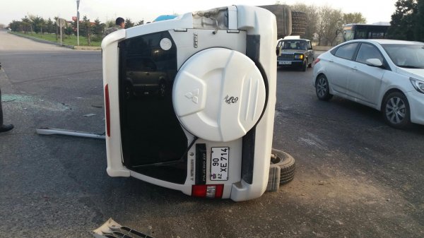 Bakı-Sumqayıt yolunda "QAZel" və "Mitsubishi" toqquşub (FOTO)