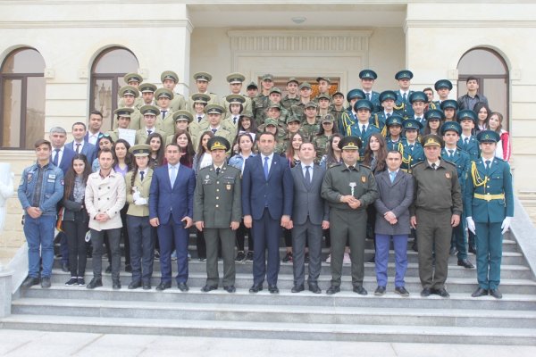 Sumqayıtda ictimai fəal gənclərin Bayraq Muzeyinə ekskursiyası təşkil olunub - FOTOLAR