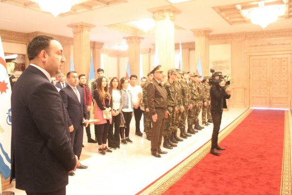 Sumqayıtda ictimai fəal gənclərin Bayraq Muzeyinə ekskursiyası təşkil olunub - FOTOLAR