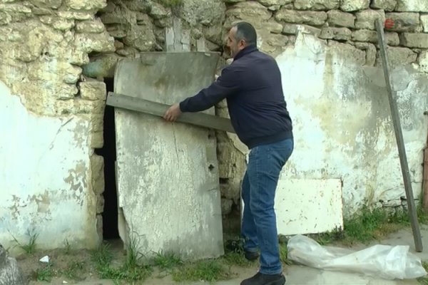 Coratda iki tarixi hamam baxımsız vəziyyətdədir - VİDEOREPORTAJ
