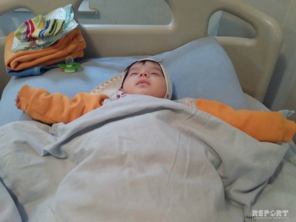 Azərbaycanda həkimin səhv qan köçürməsi nəticəsində körpə öldü - FOTO