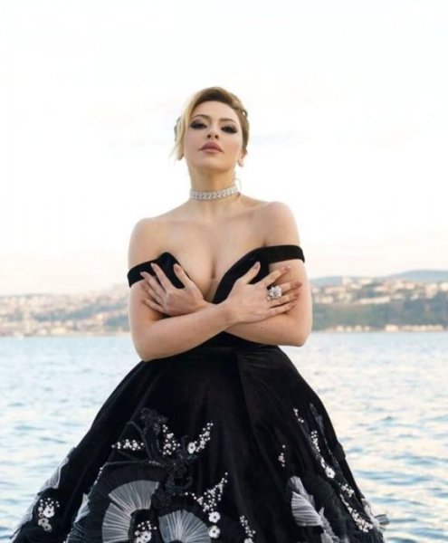 Hadise elə görüntü paylaşdı ki... - FOTO Hadise elə görüntü paylaşdı ki... - FOTO