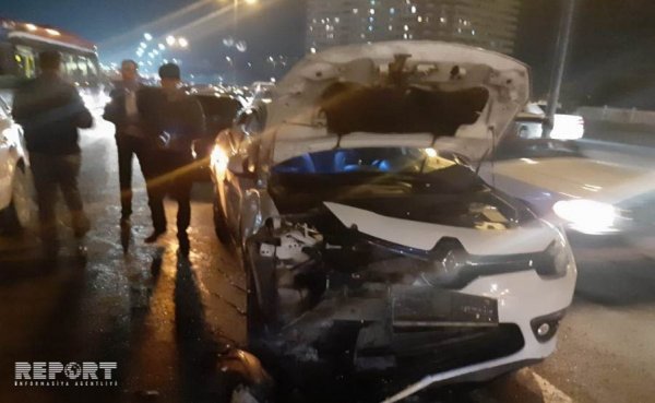 Bakı-Sumqayıt yolunda qəza böyük tıxaca səbəb olub - VİDEO