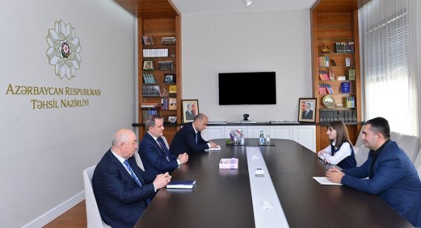 Təhsil naziri ən gənc olimpiada qalibi ilə görüşüb