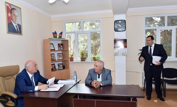Zakir Fərəcov sakinlərilə görüşdü, problemlərini dinlədi - FOTO