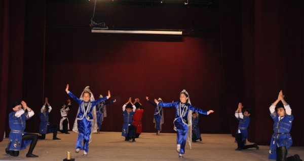 Abşeronda “Alovlu Qafqaz” III Uşaq–Gənclərin Folklor Rəqs və Yaradıcılıq Festivalı keçirilib Abşeronda “Alovlu Qafqaz” III Uşaq–Gənclərin Folklor Rəqs və Yaradıcılıq Festivalı keçirilib