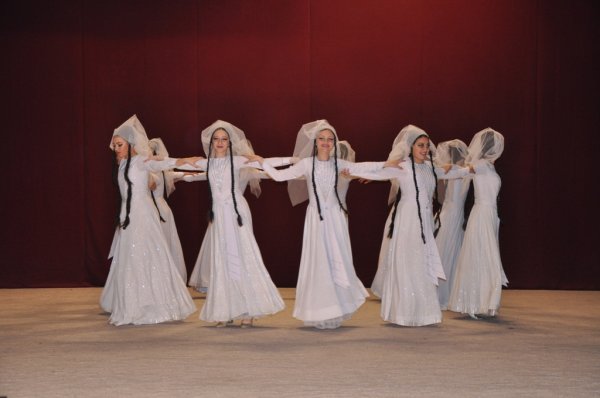 Abşeronda “Alovlu Qafqaz” III Uşaq–Gənclərin Folklor Rəqs və Yaradıcılıq Festivalı keçirilib Abşeronda “Alovlu Qafqaz” III Uşaq–Gənclərin Folklor Rəqs və Yaradıcılıq Festivalı keçirilib