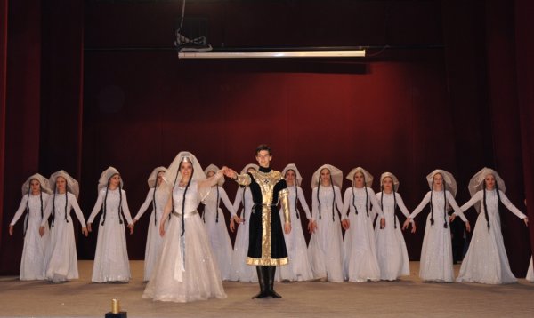 Abşeronda “Alovlu Qafqaz” III Uşaq–Gənclərin Folklor Rəqs və Yaradıcılıq Festivalı keçirilib Abşeronda “Alovlu Qafqaz” III Uşaq–Gənclərin Folklor Rəqs və Yaradıcılıq Festivalı keçirilib