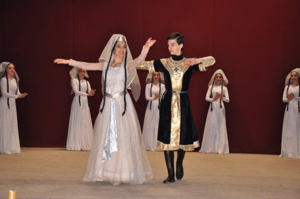 Abşeronda “Alovlu Qafqaz” III Uşaq–Gənclərin Folklor Rəqs və Yaradıcılıq Festivalı keçirilib Abşeronda “Alovlu Qafqaz” III Uşaq–Gənclərin Folklor Rəqs və Yaradıcılıq Festivalı keçirilib