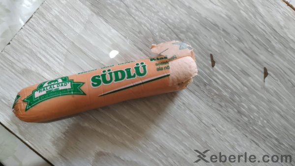 Sumqayıtda marketdən alınan sosiskanın içindən görün nə çıxdı - VİDEO (FOTO)