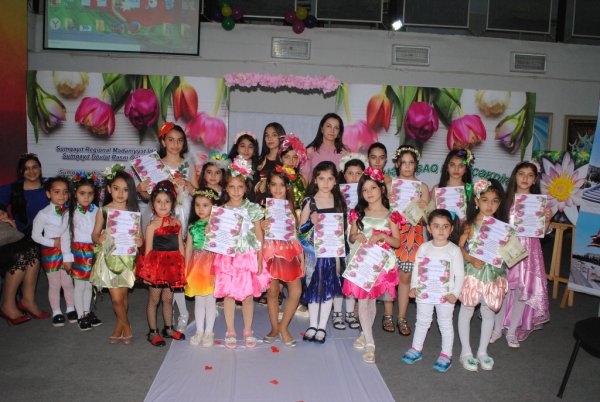 Sumqayıtda uşaq geyimlərindən ibarət moda nümayişi keçirilib - FOTOLAR