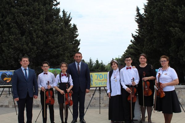 Sumqayıtlı rəssamların şəhər parkında sərgisi açılıb -FOTO