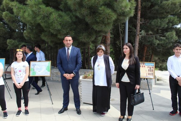 Sumqayıtlı rəssamların şəhər parkında sərgisi açılıb -FOTO