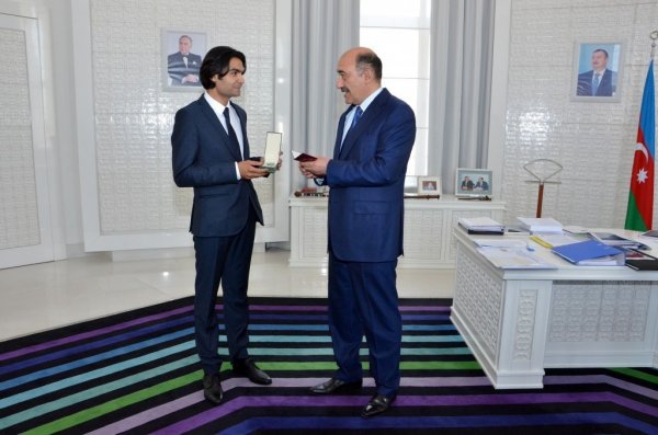 Prezidentin mükafatlarını nazir onlara təqdim etdi - FOTOLAR