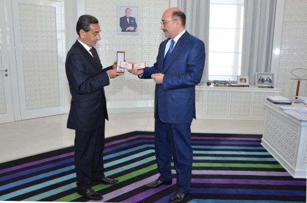 Prezidentin mükafatlarını nazir onlara təqdim etdi - FOTOLAR