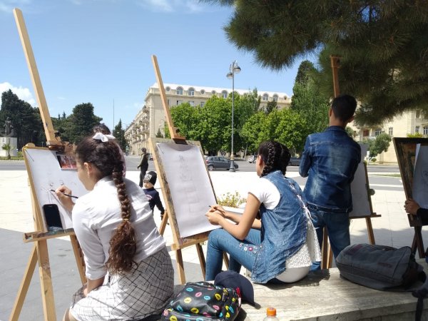 Sumqayıt Dövlət Rəsm Qalereyası “Nəsimi ili” çərçivəsində “İki cahan” adlı plener-müsabiqə keçirib - FOTO
