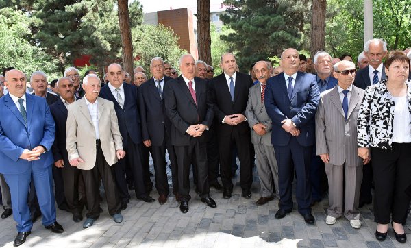 Sumqayıtda kimyaçı Zamin Hüseynovun xatirəsi əbədiləşdirilib – FOTOLAR