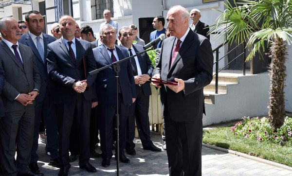 Sumqayıtda kimyaçı Zamin Hüseynovun xatirəsi əbədiləşdirilib – FOTOLAR