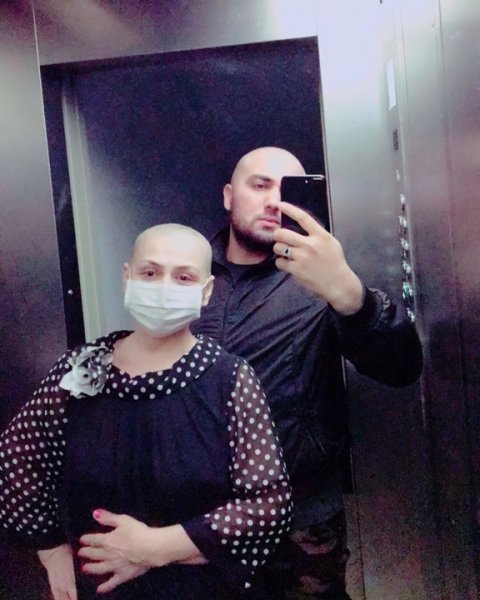 Xərçəng xəstəsi olan “Toppuş bacı” başını keçəl etdi: əri isə... - FOTO
