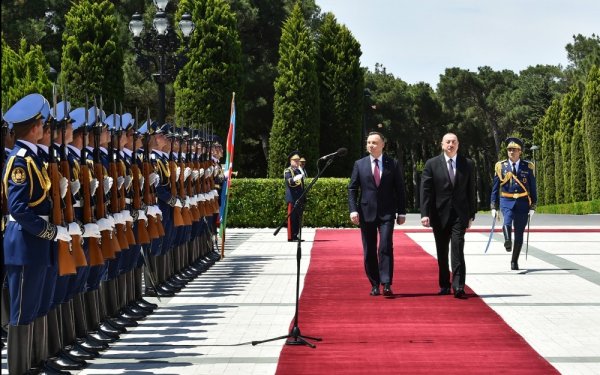İlham Əliyev Polşa prezidentini belə qarşıladı - FOTOLAR