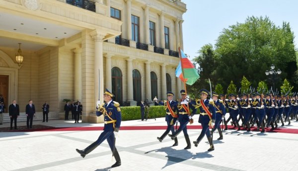 İlham Əliyev Polşa prezidentini belə qarşıladı - FOTOLAR