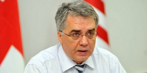Səhiyyə naziri istefa verdi - FOTO