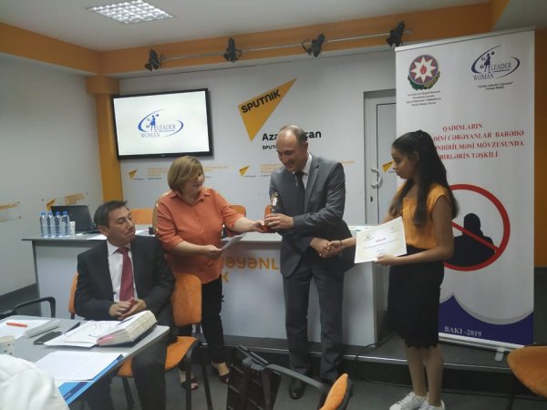 “Qadınların radikal dini cərəyanlar barədə maarifləndirilməsi” mövzusunda tədbir təşkil olunub - FOTO