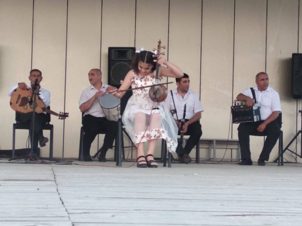 Sumqayıt bulvarında musiqi məktəblərinin kollektivləri konsert proqramı ilə çıxış ediblər - FOTOLAR