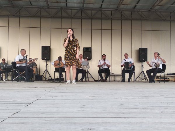 Sumqayıt bulvarında musiqi məktəblərinin kollektivləri konsert proqramı ilə çıxış ediblər - FOTOLAR