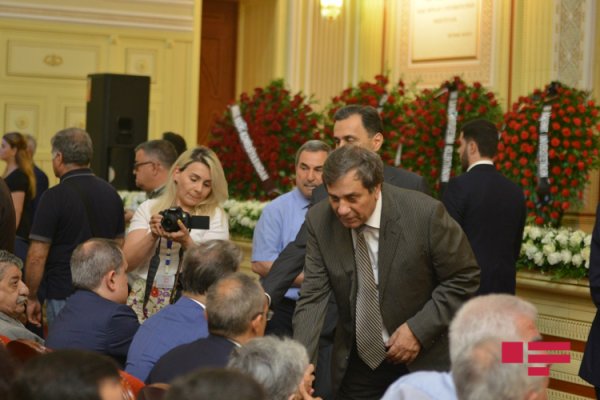 Şirməmməd Hüseynov dəfn olunub - FOTOLAR Şirməmməd Hüseynov dəfn olunub - FOTOLAR