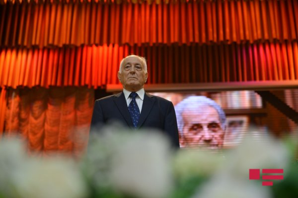 Şirməmməd Hüseynov dəfn olunub - FOTOLAR Şirməmməd Hüseynov dəfn olunub - FOTOLAR