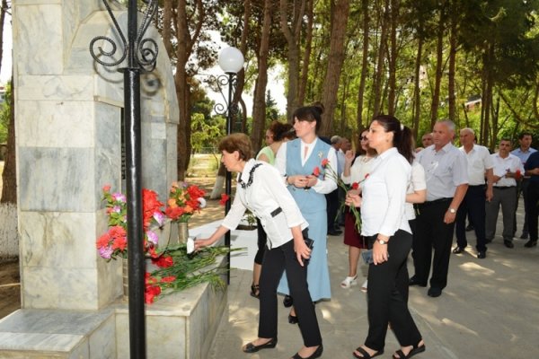 Sumqayıtda şəhidlərin xatirəsi yad edilib -FOTOLAR