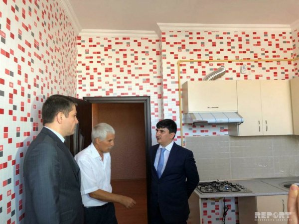 İlham Əliyev şəhid ailələri və Qarabağ müharibəsi əlillərinə mənzil hədiyyə etdi