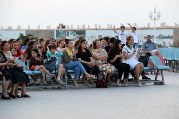 Sumqayıt bulvarında uşaq incəsənət məktəbinin konserti keçirilib -FOTOLAR
