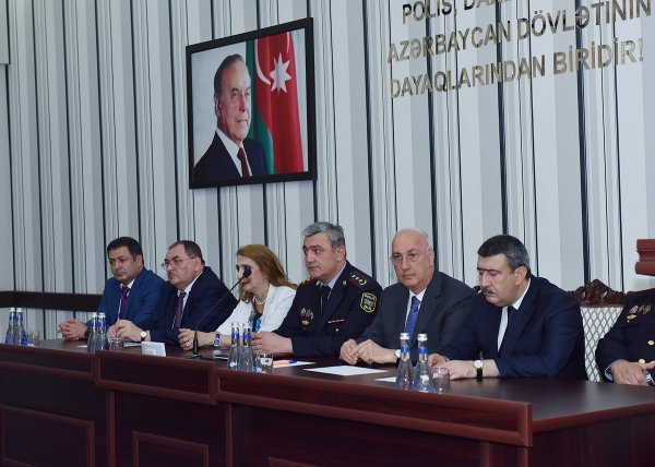Zakir Fərəcov  polislərə fəxri fərman və pul mükafatı verdi -FOTOLAR