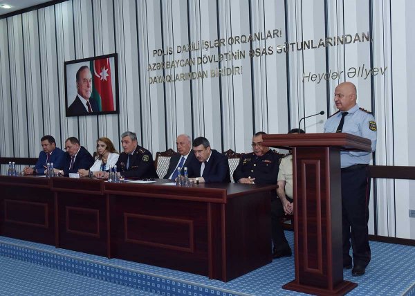 Zakir Fərəcov  polislərə fəxri fərman və pul mükafatı verdi -FOTOLAR