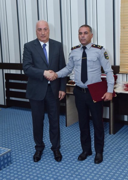 Zakir Fərəcov  polislərə fəxri fərman və pul mükafatı verdi -FOTOLAR