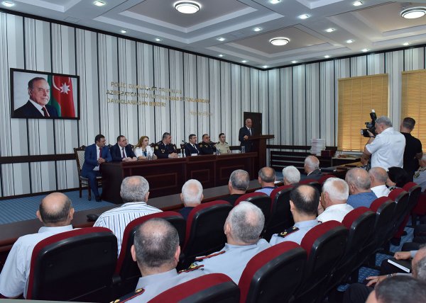 Zakir Fərəcov  polislərə fəxri fərman və pul mükafatı verdi -FOTOLAR