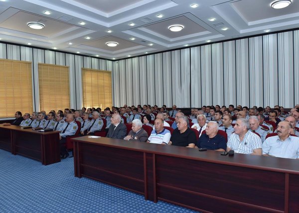 Zakir Fərəcov  polislərə fəxri fərman və pul mükafatı verdi -FOTOLAR