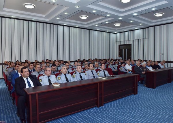 Zakir Fərəcov  polislərə fəxri fərman və pul mükafatı verdi -FOTOLAR