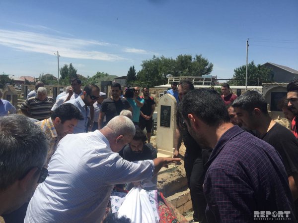 Azərbaycanın ilk rok qrupunun yaradıcısı  Sumqayıtda dəfn olundu - FOTO