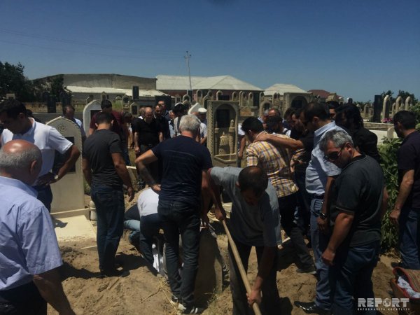 Azərbaycanın ilk rok qrupunun yaradıcısı  Sumqayıtda dəfn olundu - FOTO