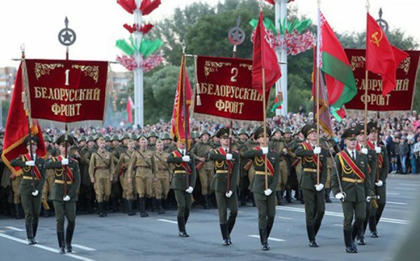 Zakir Həsənov hərbi paradda iştirak edib