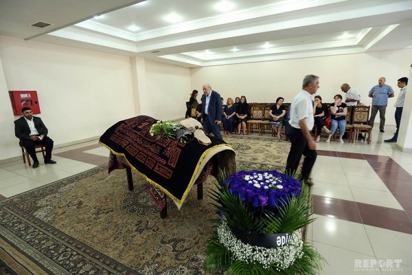 Ayaz Mütəllibov xanımı ilə belə vidalaşdı - FOTOLAR